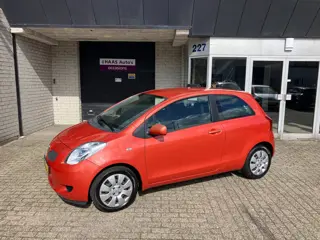 Toyota Yaris 1.3 VVTi Sol MMT / AUTOMAAT / AIRCO / APK MAART 2027 / METALLIC