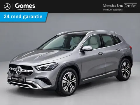 Mercedes-Benz GLA-klasse 180 Star Edition Luxury Line | Panoramadak | Trekhaak Wegklapbaar | Memory 