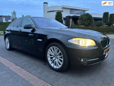 BMW 5-serie 530i High Executive 272 pk n.a.p. 169 dkm zeer luxe uitgevoerd.