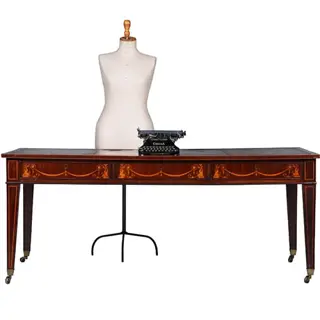 Strakke partnerschrijftafel met zwierig inlegwerk en prachtig doorleefd leer ca 1890