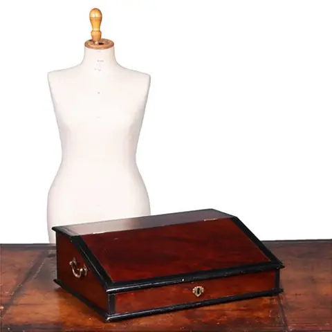 Koloniaal schrijfkistje 18e eeuw met met bronzen grepen en 6 kleine gewelfde laden