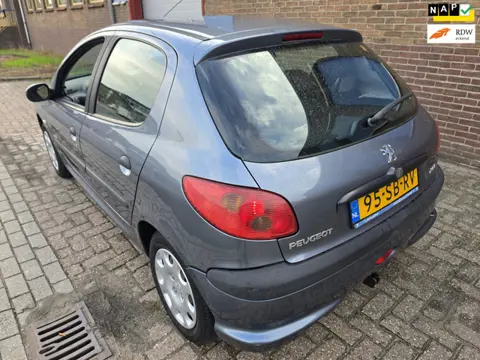 Peugeot 206 1.4 5 deurs 184 dkm NAP 950,-