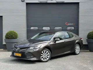 Toyota Camry 2.5 Hybrid Dynamic | Camera | Lederen Bekleding | Stoelverwarming | Lichtmetalen Velgen