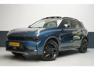 Lynk & Co 01 1.5 | Zwart optiek | 360 camera | Panoramadak | Navigatie | Memory | Apple CarPlay