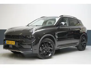 Lynk & Co 01 1.5 | Zwart optiek | 360 camera | Panoramadak | Navigatie | Memory | Apple CarPlay