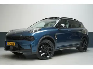 Lynk & Co 01 1.5 | Zwart optiek | 360 camera | Panoramadak | Navigatie | Memory | Apple CarPlay