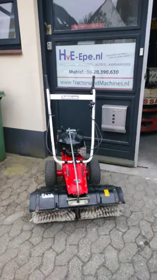 TIELBURGER TK 18 // 70 Cm. = een monsterlijke veegmachine
