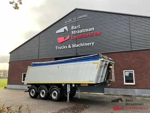 Wielton NW-3 26m3 kippertrailer 3 assig met afdekzeil, as 1 liftas. BS1753