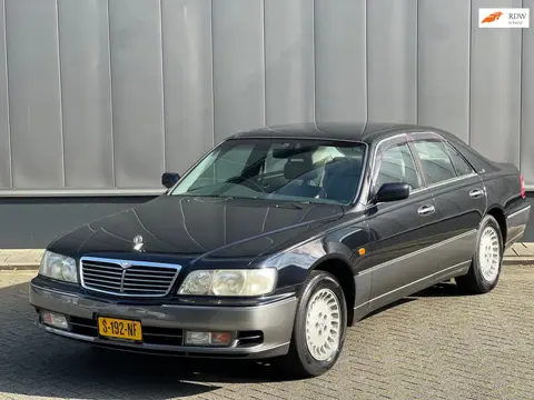Nissan CIMA V8