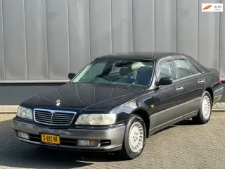 Nissan CIMA V8