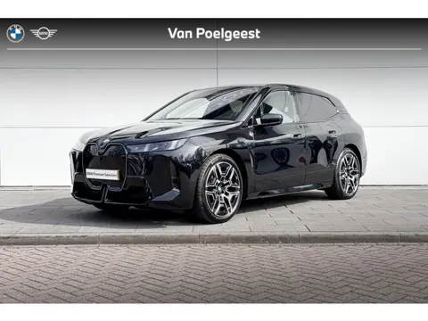 BMW iX xDrive60 112 kWh | M-Sport PRO | Innovation Pack | Integral Active Steering | Luchtvering |