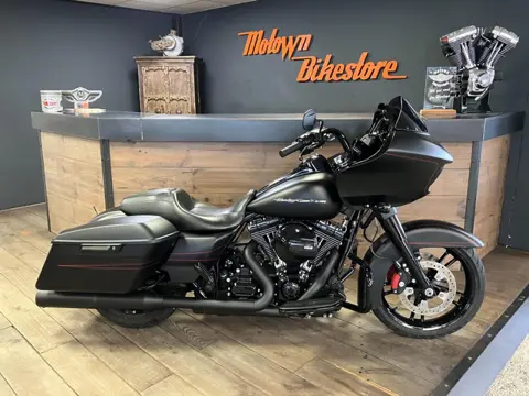 Harley Davidson FLTRXS 103Ci Roadglide Special Denim Black Edition Vance & Hines