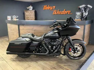 Harley Davidson FLTRXS 103Ci Roadglide Special Denim Black Edition Vance & Hines
