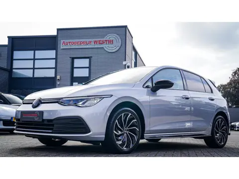 Volkswagen Golf 1.5 TSI Sport | R-line Difuser | Sport uitlaat met kleppensysteem | Navigatie | Lane