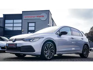 Volkswagen Golf 1.5 TSI Sport | R-line Difuser | Sport uitlaat met kleppensysteem | Navigatie | Lane