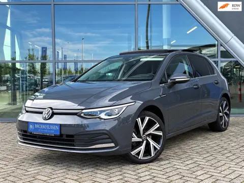 Volkswagen Golf 2.0 TDI R-Line 150pk Panoramadak / Trekhaak / Massage Stoelen