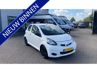 Toyota Aygo 1.0-12V 3Drs Acces. Leuke wagen. Geleverd met nieuwe APK.
