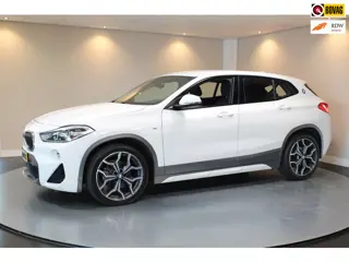 BMW X2 1.8i sDrive Lefhebber Edition *M-Pakket* Automaat|Alcantara|HUD|Sfeerverlichting|Memory|Keyle