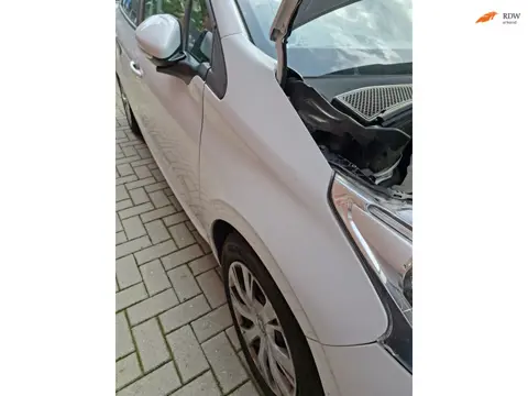Peugeot 208 1.2 PURE TECH LOOP OF SLOOP 56726KM
