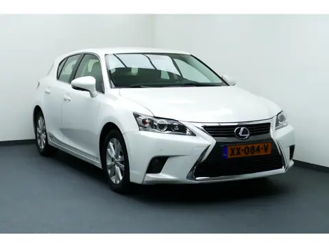 Lexus CT 200h Sport Edition. Wit Metallic, Camera, Navi, Clima, 17"LMV All Season Banden