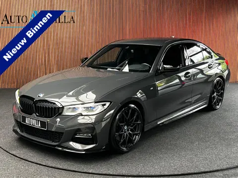 BMW 3-serie 320i M-sport Head Up Leer Navi PDC Virtual 20'' LM velgen Climate voor en achter Matrix
