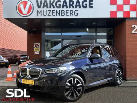 BMW iX3 High Executive 80 kWh M Sport // SOH 100% // SCHUIF-KANTELDAK // LEDER+ELEK. STOELEN // ELEK
