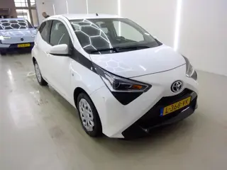 Toyota Aygo 1.0 VVT-i x-play, 1e eig! Camera! Carplay! VERWACHT!