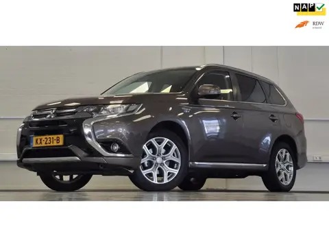Mitsubishi Outlander 2.0 PHEV Business Edition Trekhaak 100% Dealer onderhouden Allseason banden Moo