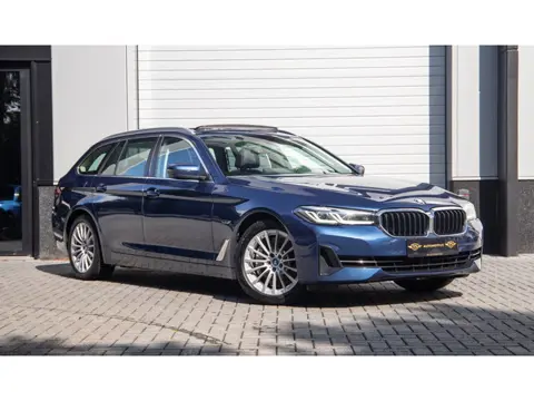BMW 5-serie Touring 530e High Executive / SOH 89% / Pano / Keyless / Gordijnen