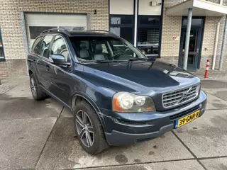 Volvo XC90 2.4 D5 7 PERS AUT LEES TEKST (bj 2008)