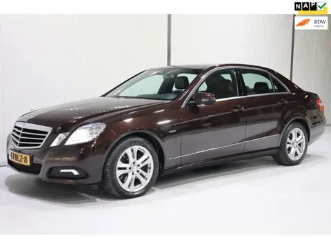 Mercedes-Benz E-klasse 250 CGI Business Class Avantgarde NETTE AUTO - NAVI - CLIMA - TREKHAAK - NWE 
