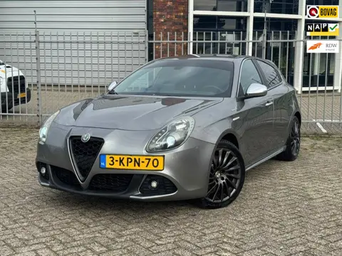 Alfa Romeo Giulietta 1.4 T Business Executive-Sportiva +Xenon+Leder+18"Lmv+Navigatie+Speciaale-uitla