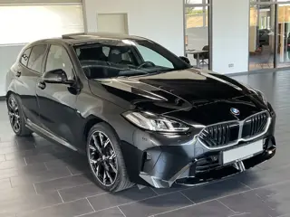 BMW 1-serie 120 M-SPORT ** LED, PANORAMA, 19-inch LMV, ACC, M-ONDERST, EL. A-KLEP ** 1e EIG - Ex BMW