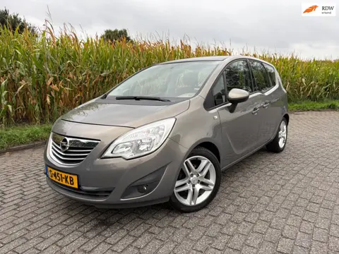 Opel Meriva 1.4 Turbo Berlin - zeer lage kmstand - lm velgen