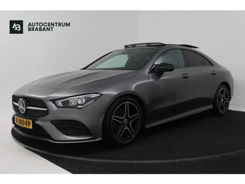 Mercedes-Benz CLA-Klasse 180 Business Solution AMG (PANORAMADAK, STOELVERWARMING, SFEERVERLICHTING)