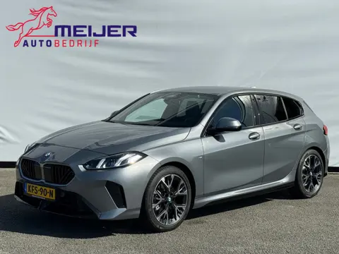 BMW 1-serie 120 M Sport Design Edition Stoelverwarming | LED | Navigatie | Camera | Clima | Cruise |