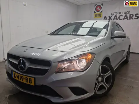 Mercedes-Benz CLA-klasse 250 Ambition ! CARPLAY ! AUTOMAAT ! NIEUWE APK ! ONDERHOUD !