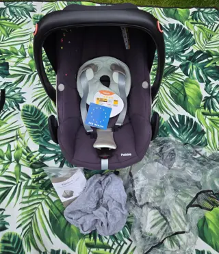 Maxi-Cosi met diverse accessoires