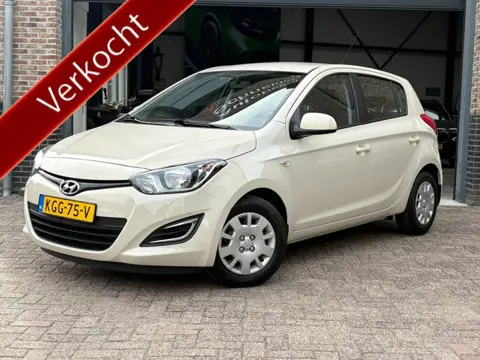 Hyundai i20 1.4i i-Motion Automaat Airco Lage KM