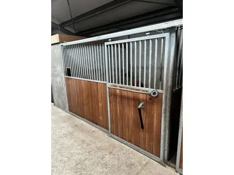 Paardenboxen 8 x voorwand 3,30 meter