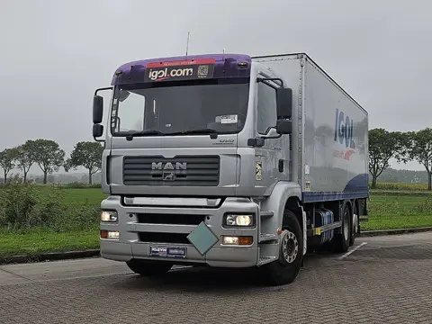 M.A.N. 26.390 TGA 6x2 taillift