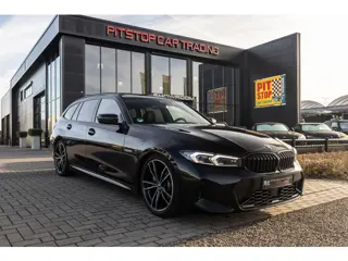 BMW 3-serie Touring 330e xDrive, M-Sport, Pano, HUD, Adaptive Cruise, Dealer Onderhouden,