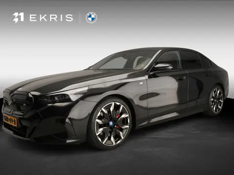 BMW i5 M60 xDrive | M-Sportpakket | LED | Leder | HUD | Active cruise | Trekhaak | Panoramadak | DAB