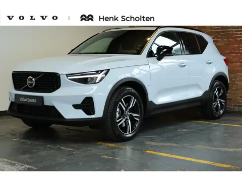 Volvo XC40 B4 Plus Dark | Trekhaak | Panoramadak | Verwarmbare voorstoelen, voorruit en stuurwiel | 