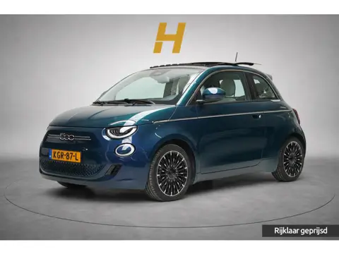 Fiat 500e La Prima 42 kWh | SoH 90,6% | Schuif/kanteldak | Carplay | Adaptive cruise | Parkeersensor