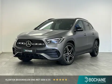 Mercedes-Benz GLA-klasse 200 AMG Line | Pano | Trekhaak | Memory | Mat grijs |