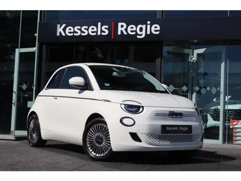 Fiat 500 Icon 42 kWh | SOH 93% | Stoelverwarming | Camera | CarPlay | Blis | 16” | Cruise | Sensoren