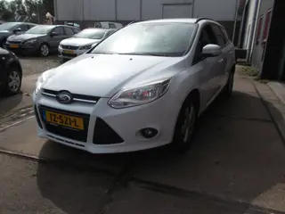 Ford Focus Wagon 1.0 EcoBoost Trend koppakking lek loopt wel