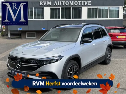 Mercedes-Benz EQB 300 4MATIC AMG Line 7p. 67 kWh VAN: 44.900,- VOOR: 41.440,- UW HERFSTVOORDEEL: 3.4