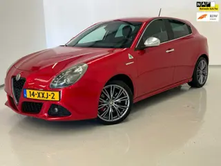 Alfa Romeo Giulietta 1.4 T Distinctive / Bose / Xenon / Leder / NL-auto